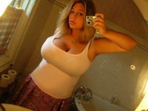 jeune blonde enrobée cherche aventures coquines